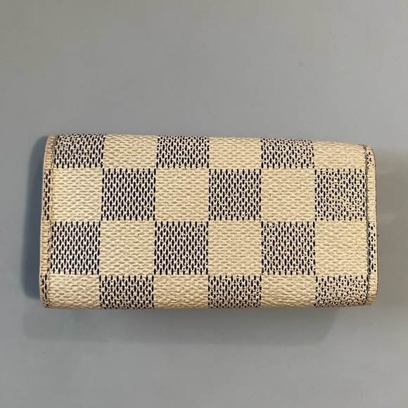 Authentic, Louis Vuitton, Damier Azuzr 4-Hooks Key Case 4.5in x 2.5in (CT4089`) - Picture 7 of 7